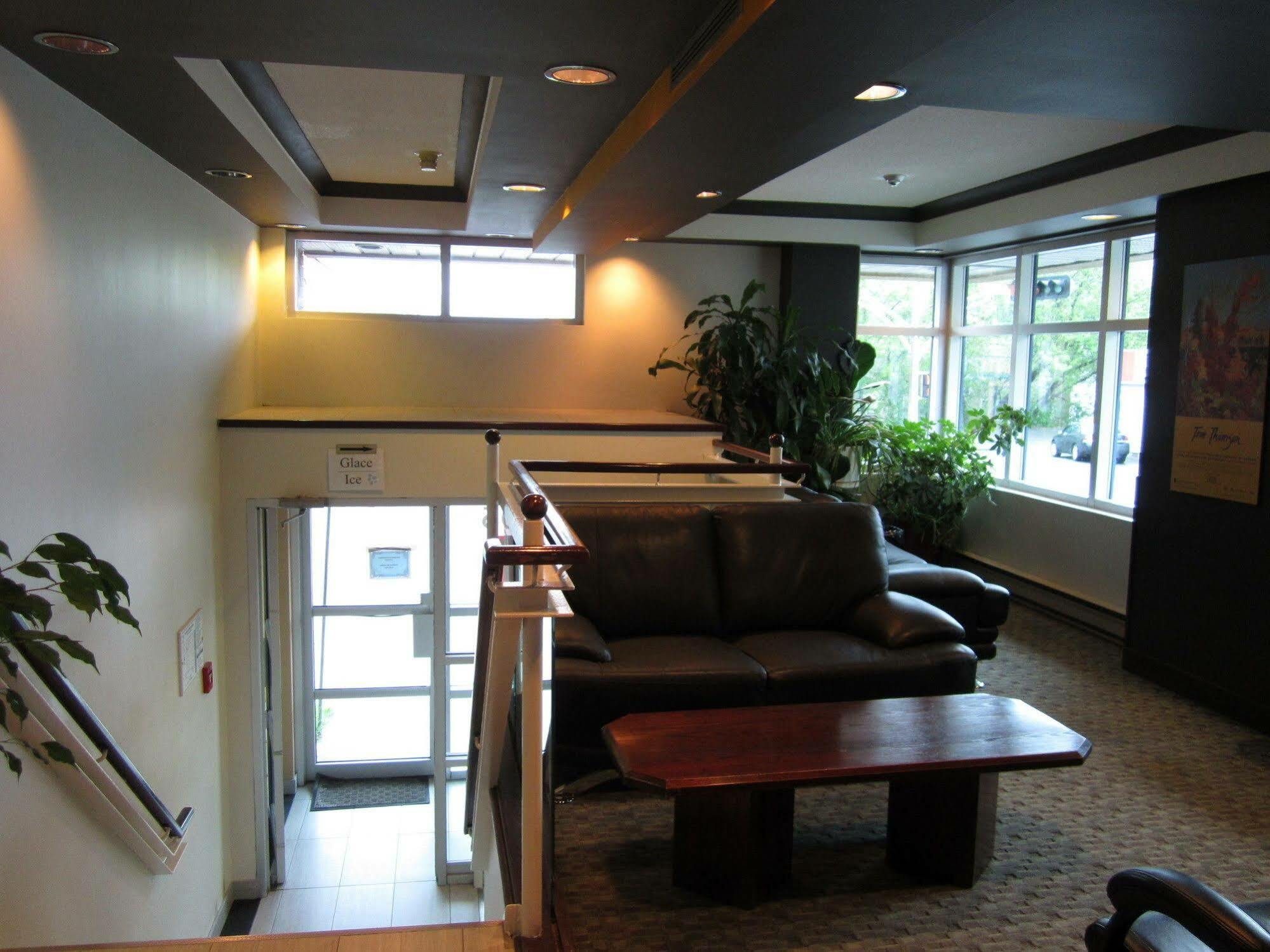 Auberge De La Gare ガティノー エクステリア 写真