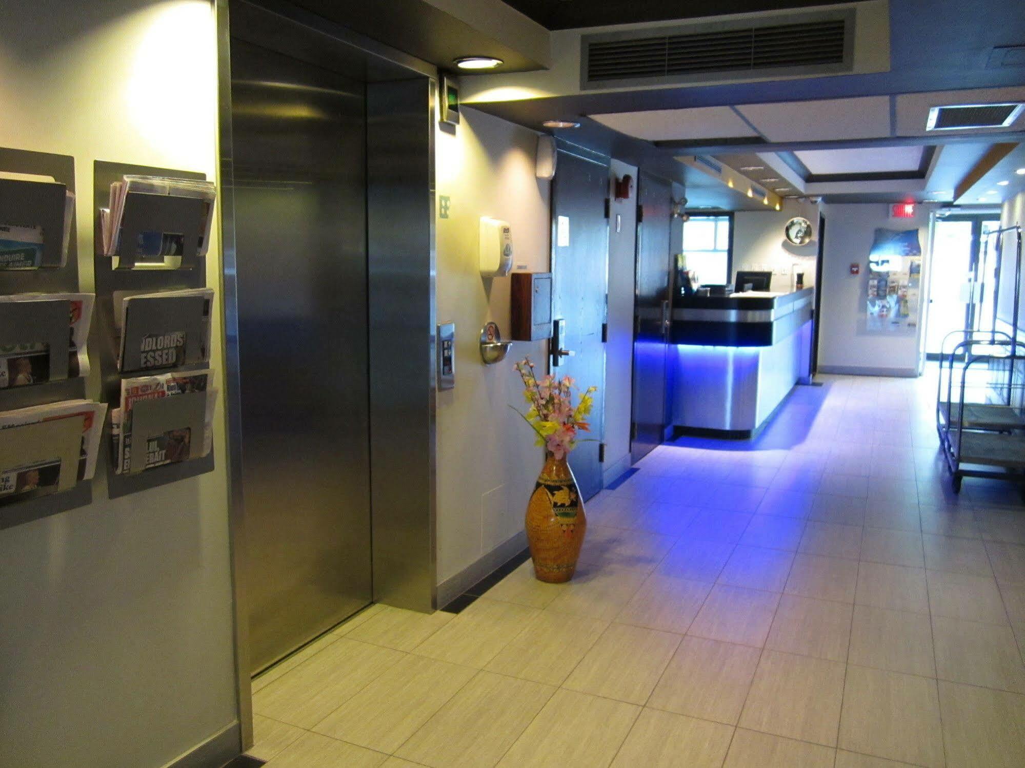Auberge De La Gare ガティノー エクステリア 写真